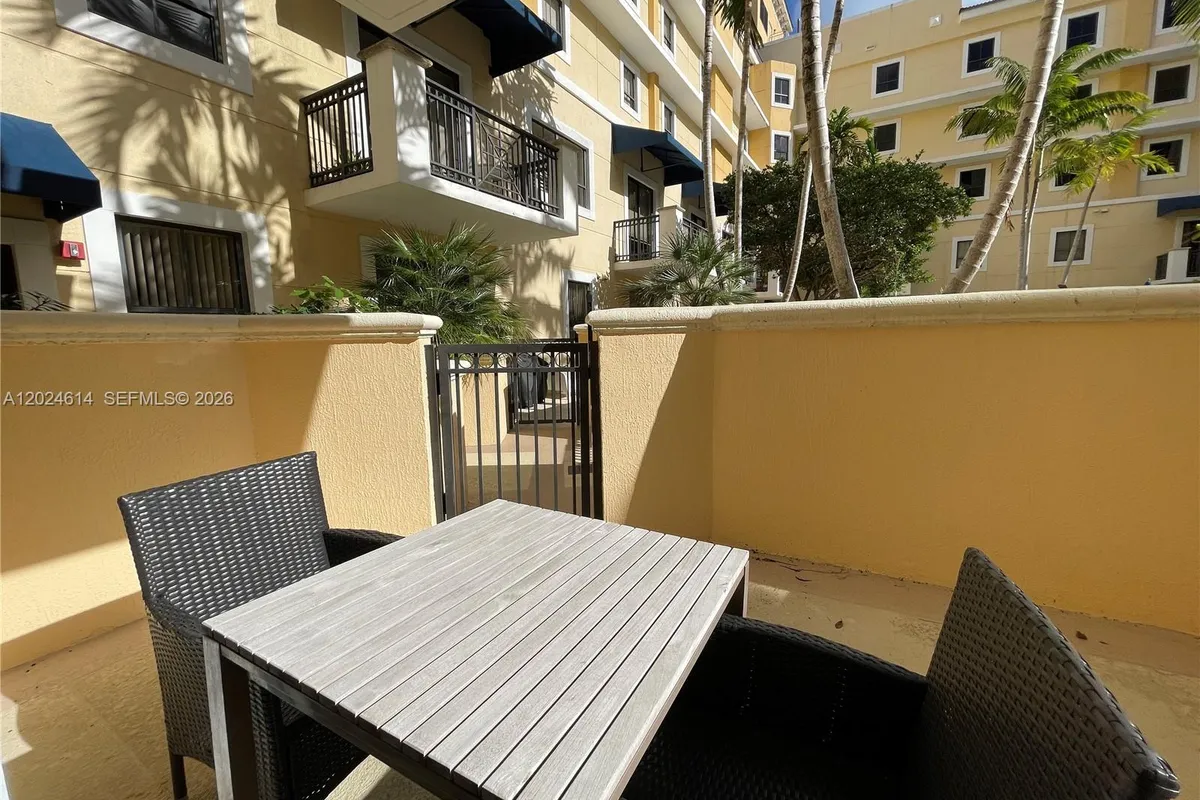 8390 SW 72nd Ave # 411, Miami FL 33143