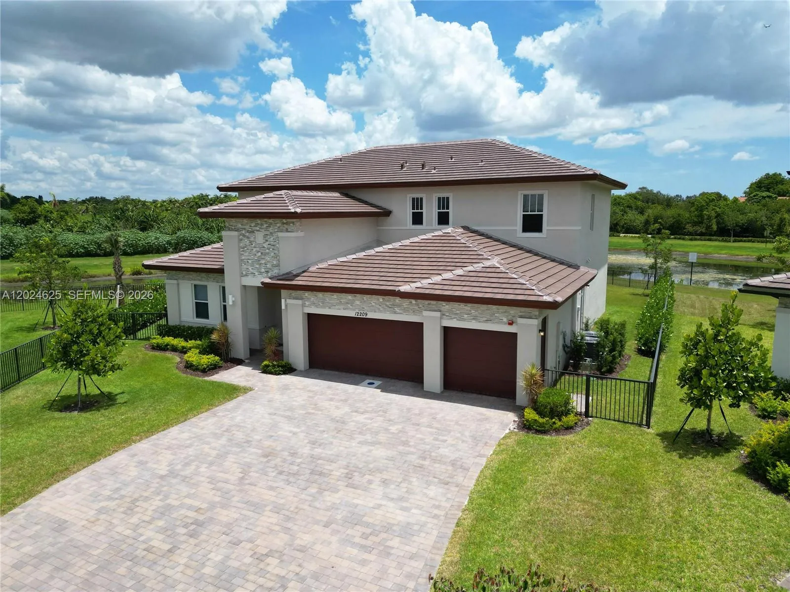 12209 SW 43rd St, Davie FL 33330