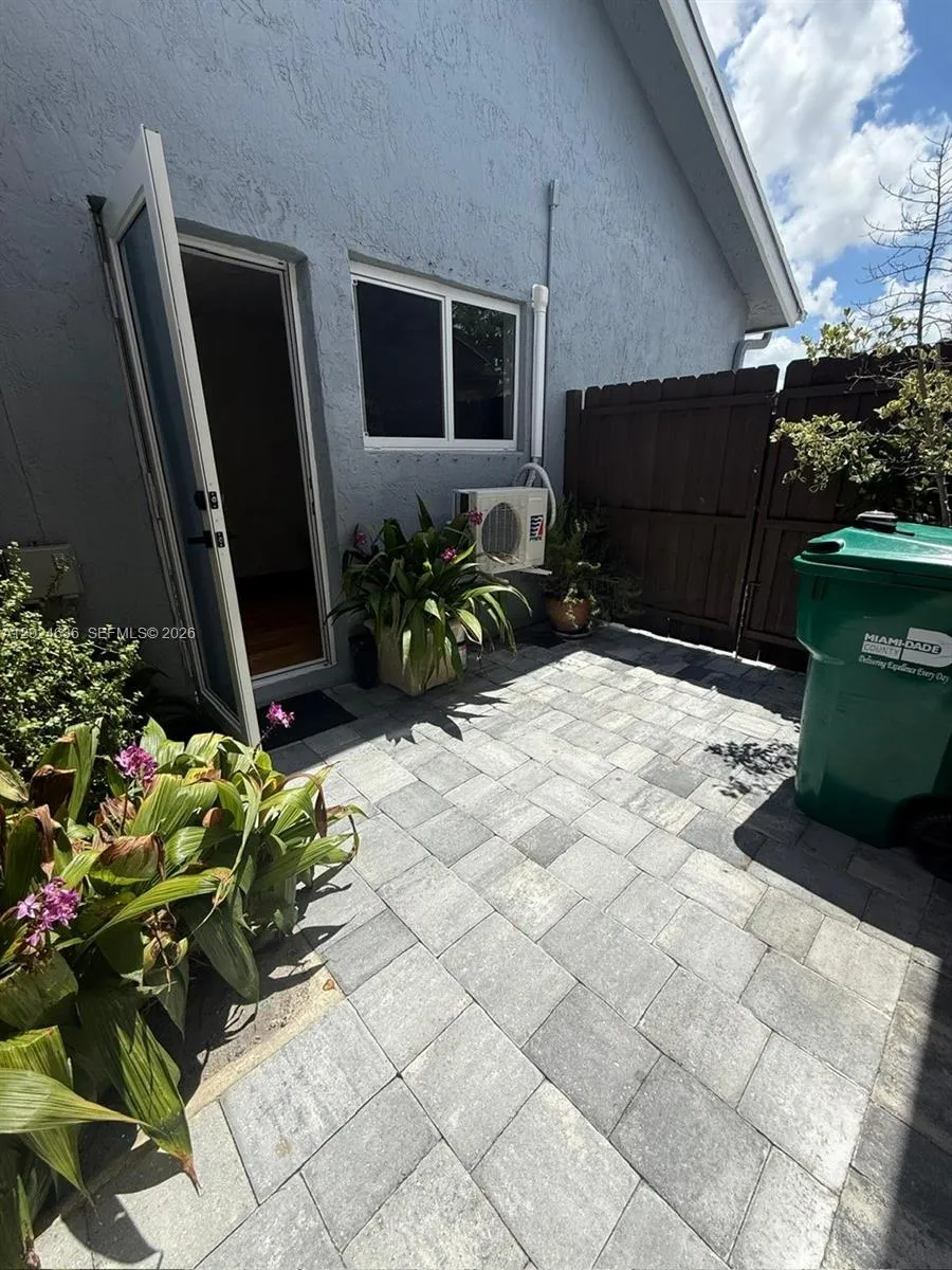 531 SW 89th Ct Side, Miami FL 33174