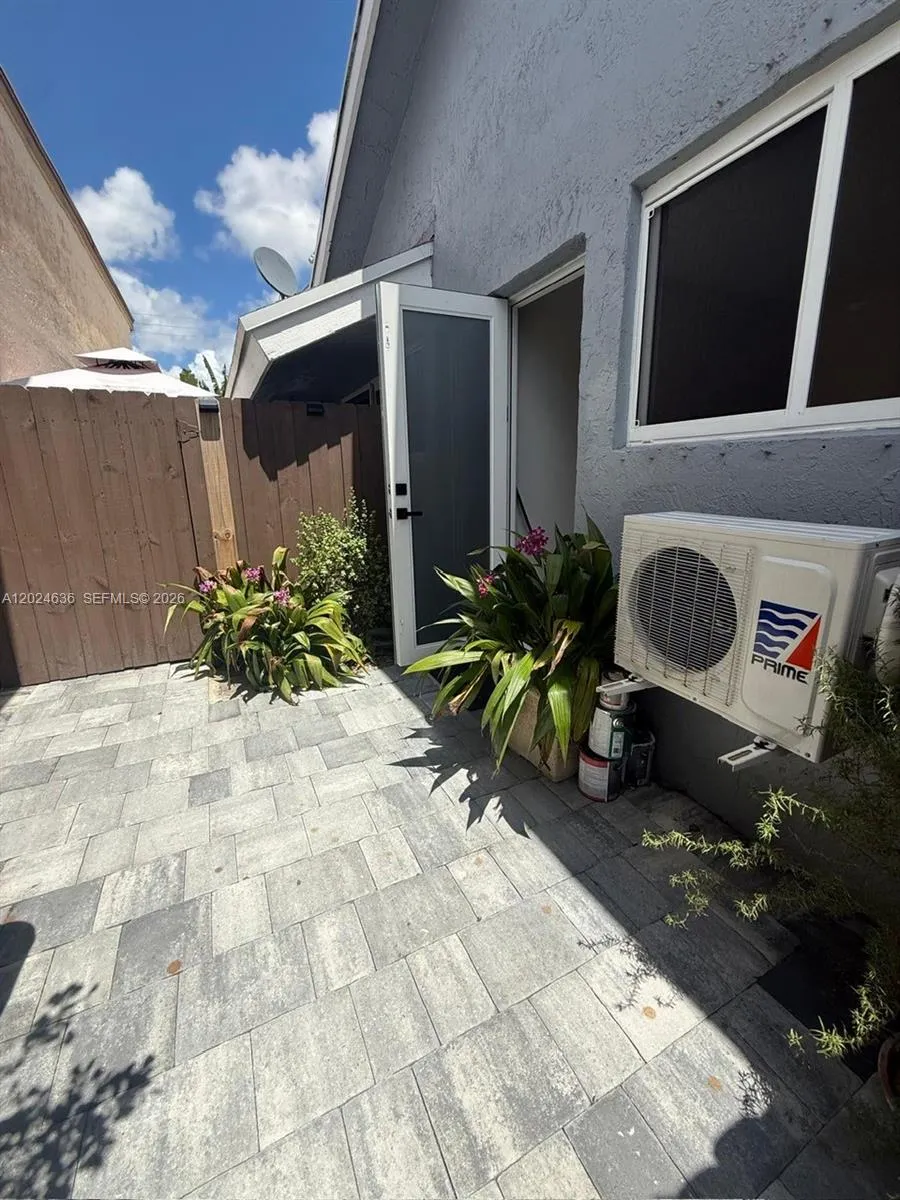 531 SW 89th Ct Side, Miami FL 33174