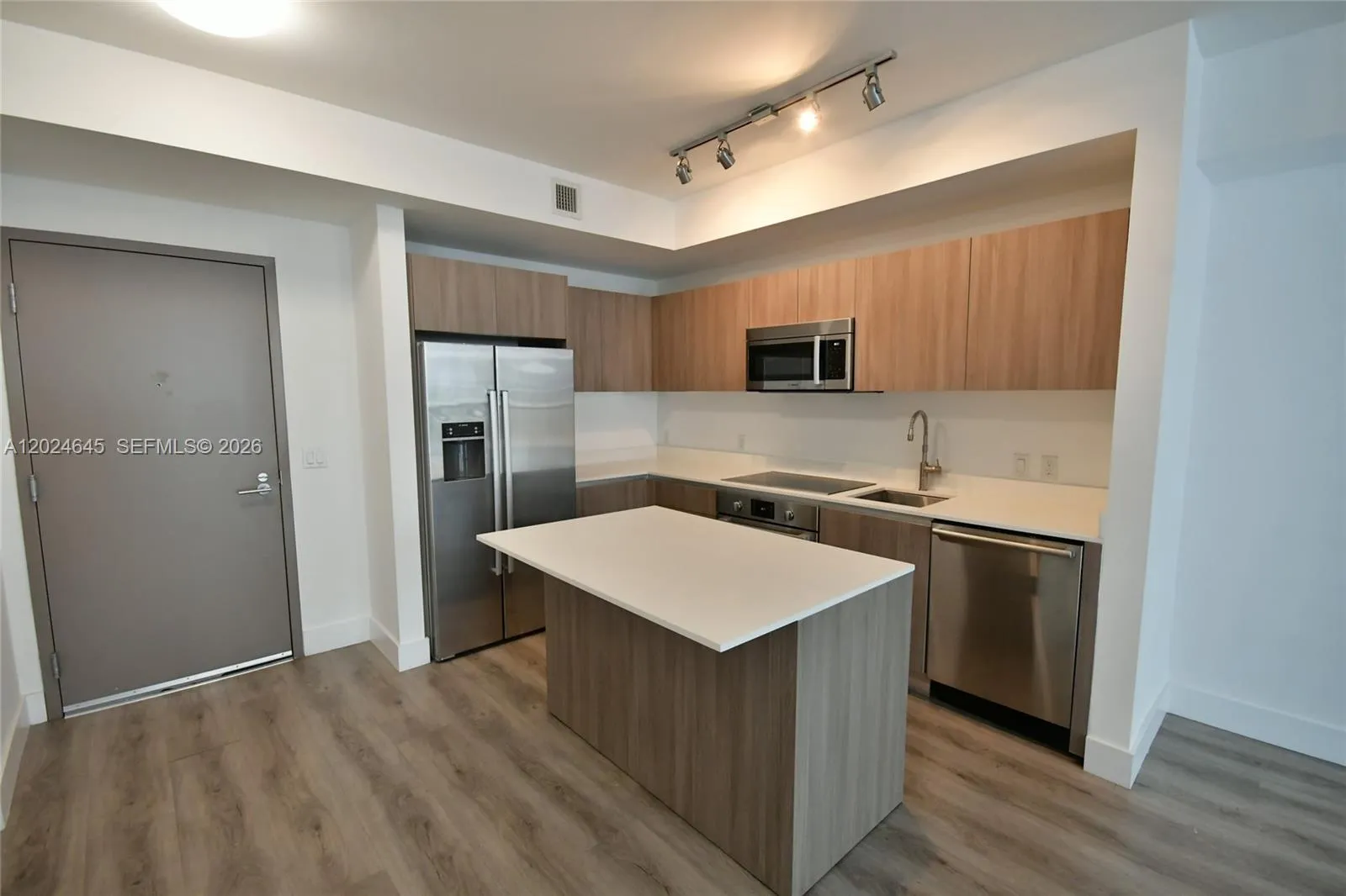 201 SW 17th Rd # 304, Miami FL 33129