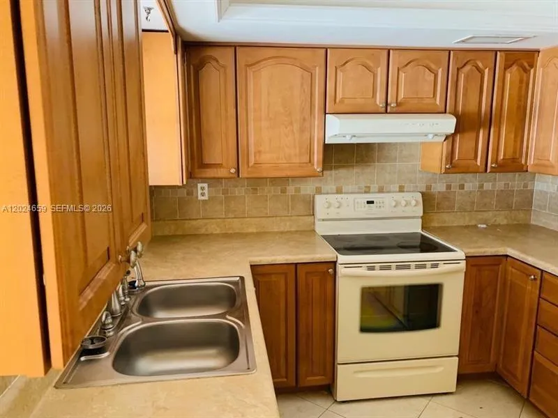 344 SW 1st St # 9, Pompano Beach FL 33060