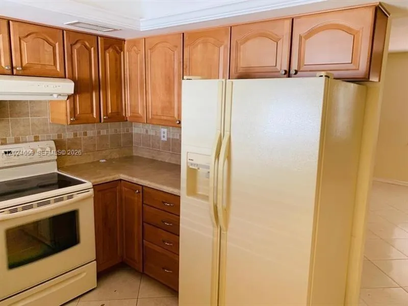 344 SW 1st St # 9, Pompano Beach FL 33060