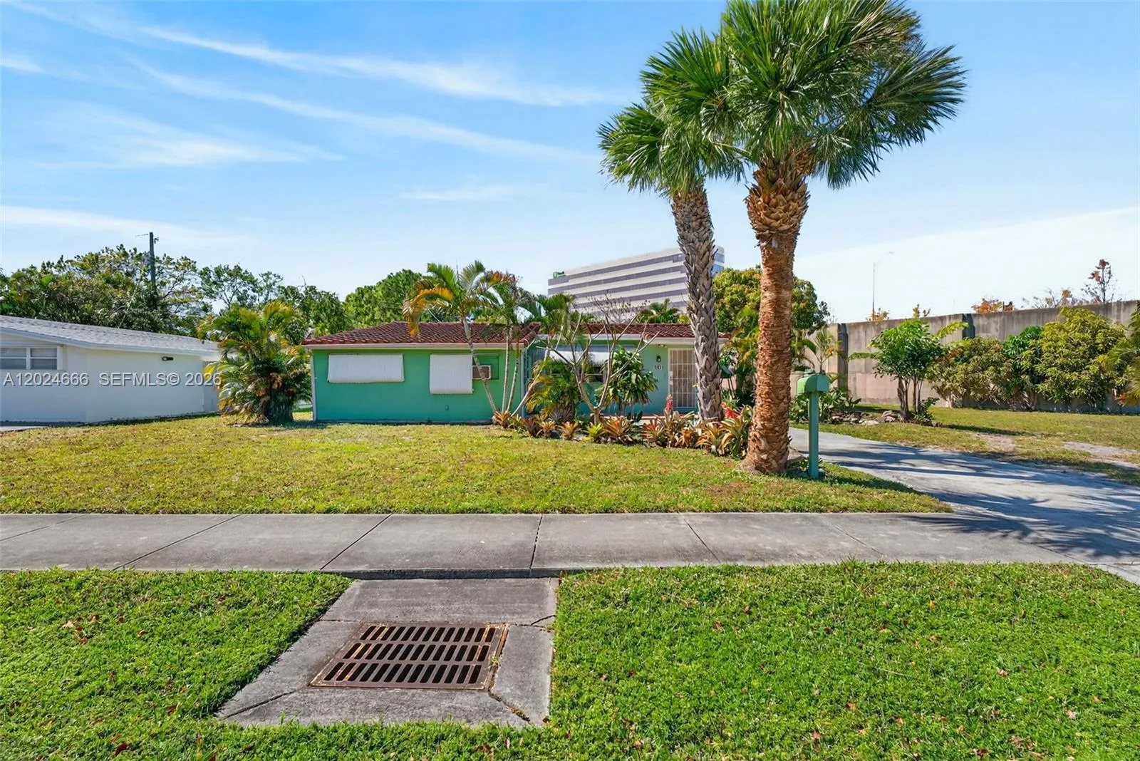 5931 NE 1st Ave, Oakland Park FL 33334
