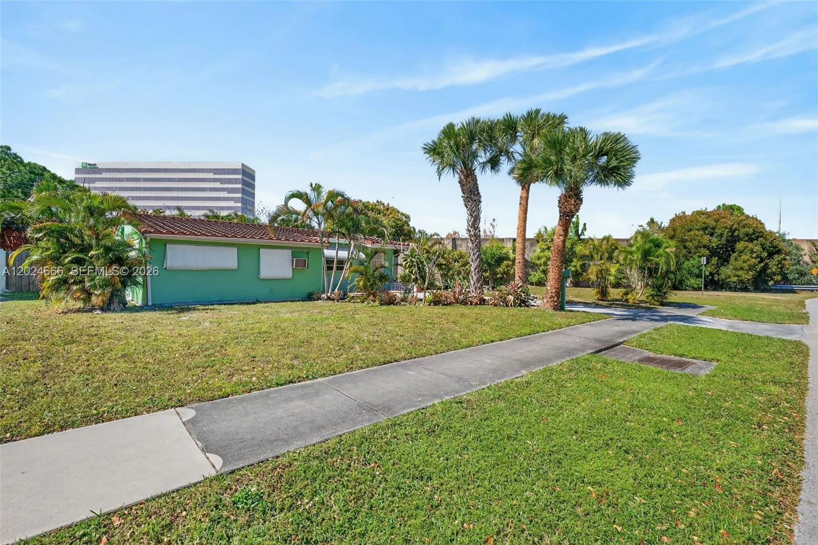 5931 NE 1st Ave, Oakland Park FL 33334