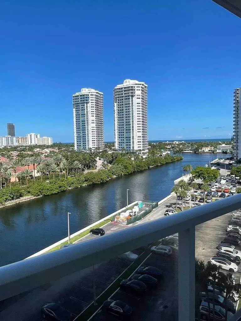 3701 N Country Club Dr # 902, Aventura FL 33180