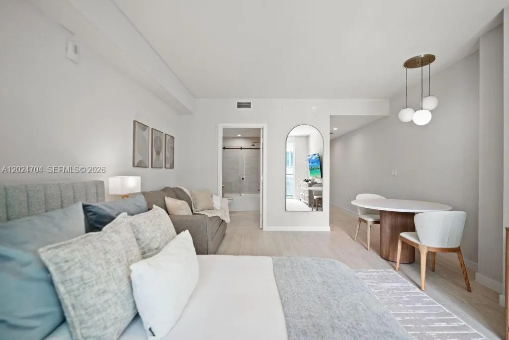 77 SE 5th Street # 1604, Miami FL 33131