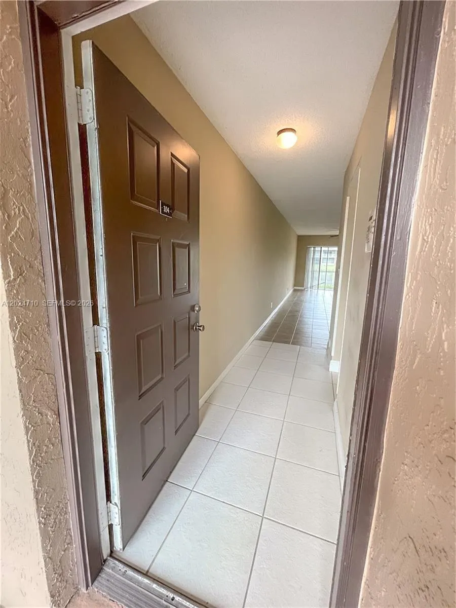 2829 N Course Dr # 104, Pompano Beach FL 33069