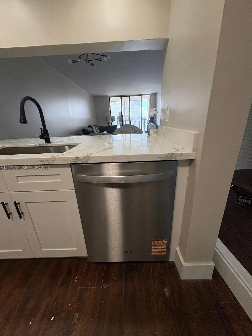 111 Lake Emerald Dr # 302, Oakland Park FL 33309