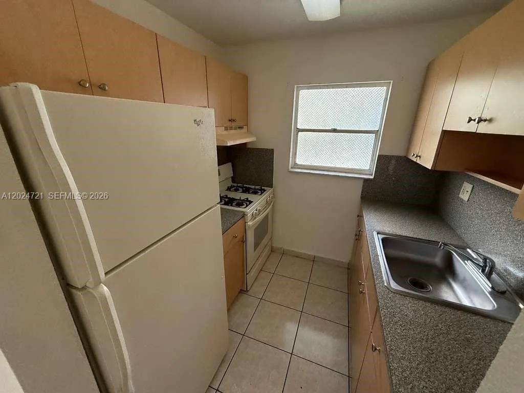 1655 W 44th Pl # 302, Hialeah FL 33012