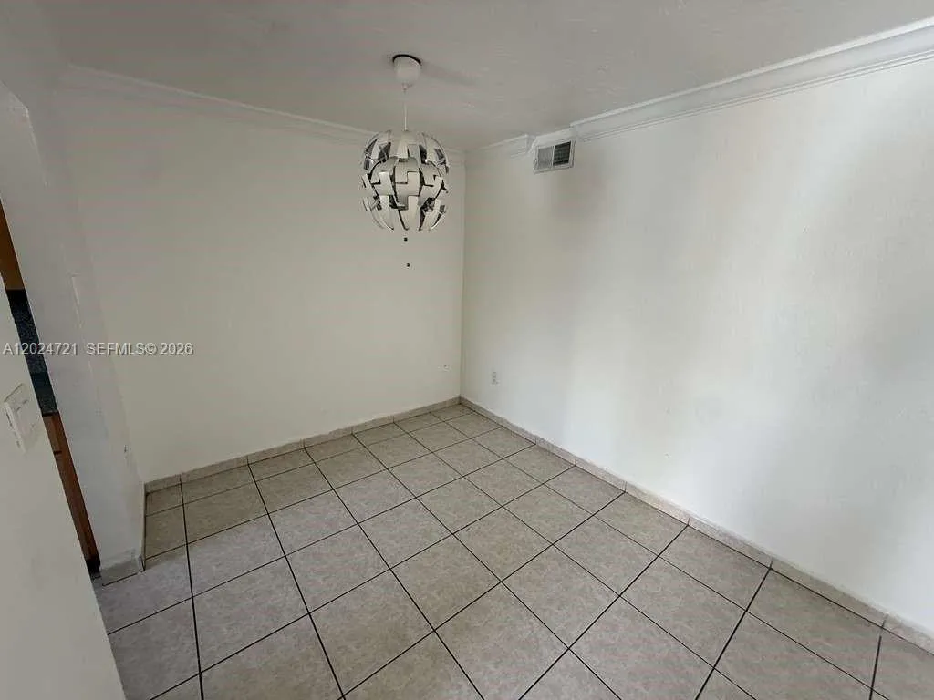 1655 W 44th Pl # 302, Hialeah FL 33012