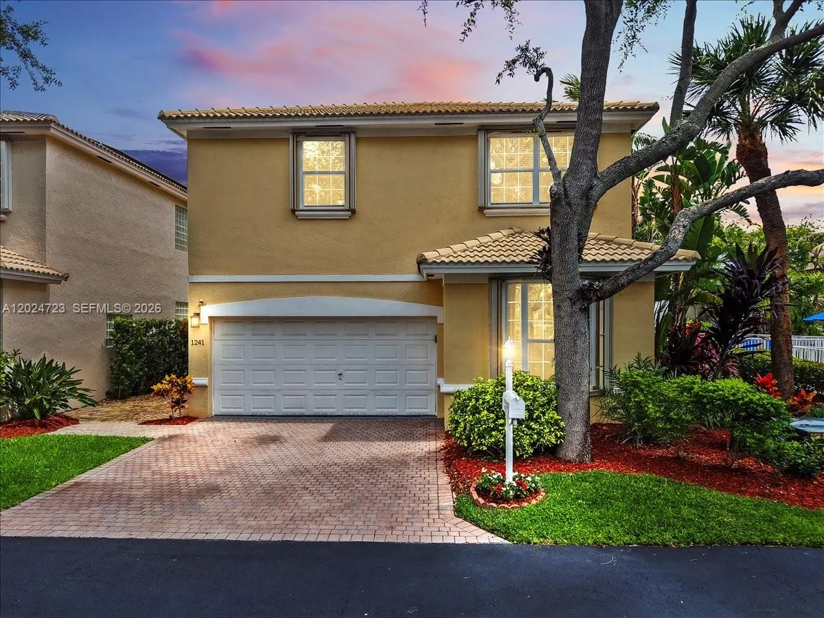 1241 Grant St, Hollywood FL 33019