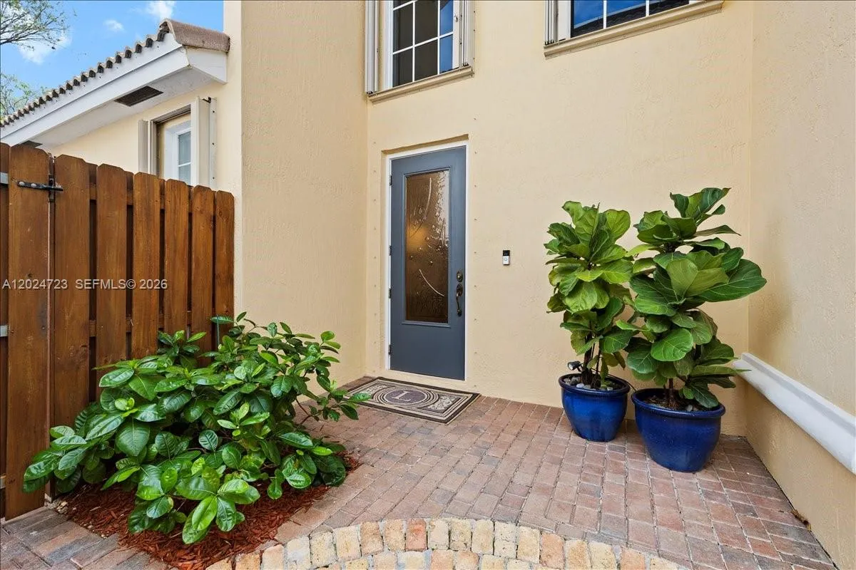 1241 Grant St, Hollywood FL 33019