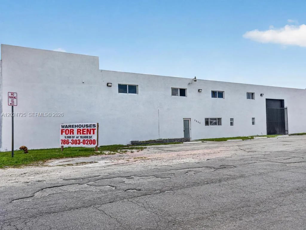 2955 NW 75th St, Miami FL 33147