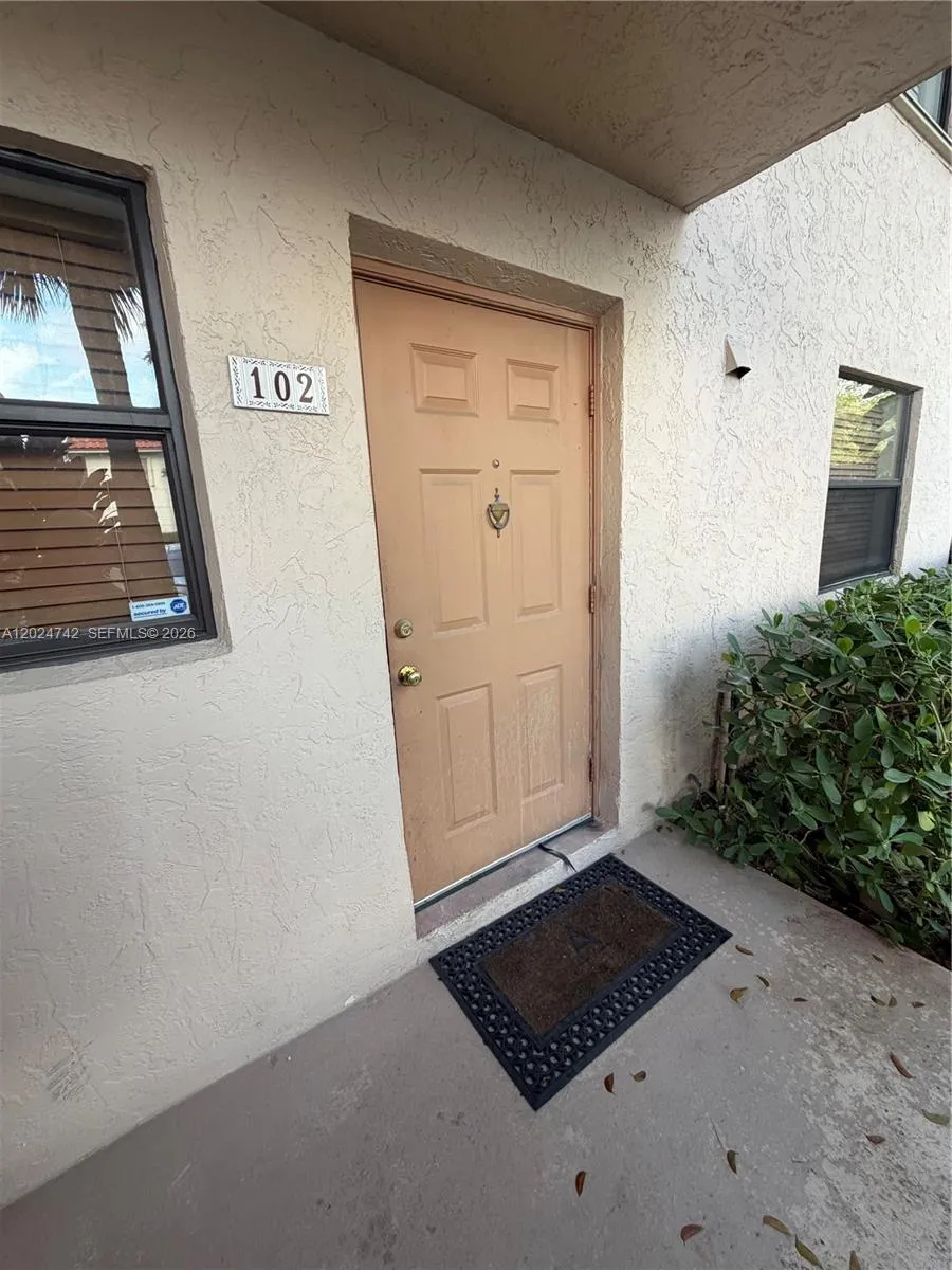15718 E Waterside Cir # 102, Sunrise FL 33326