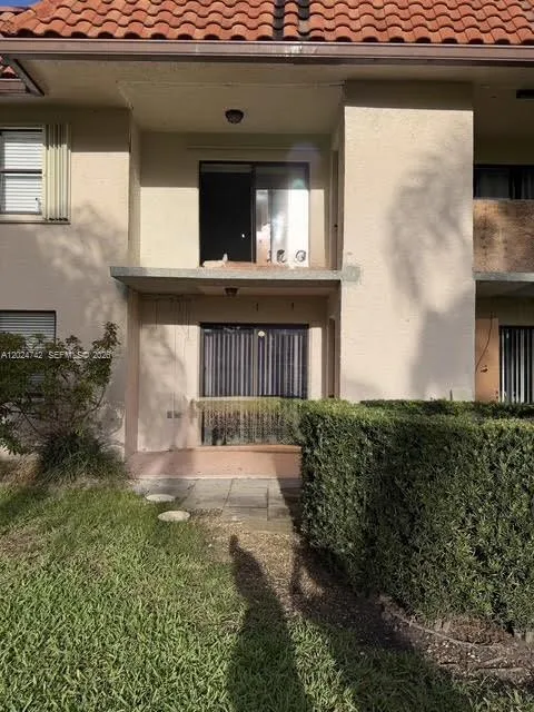 15718 E Waterside Cir # 102, Sunrise FL 33326