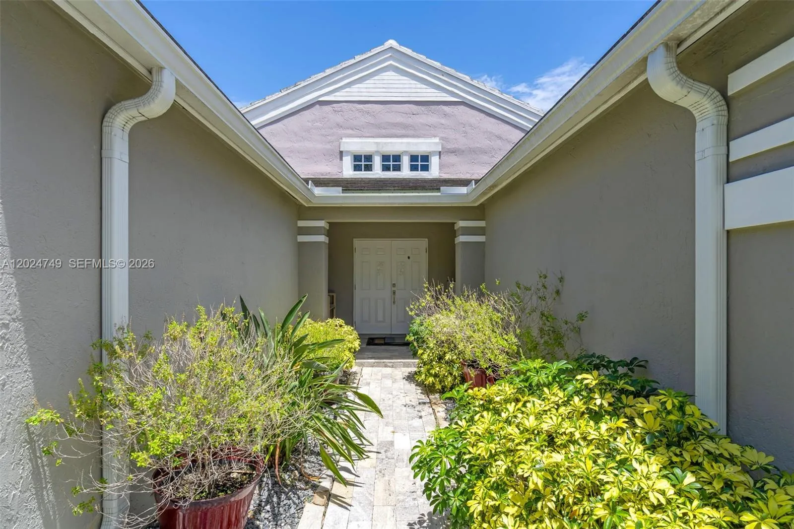 632 Carrington Ln, Weston FL 33326