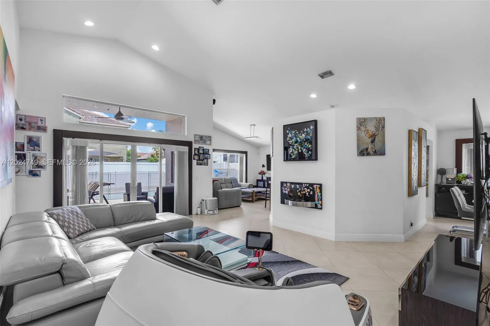 632 Carrington Ln, Weston FL 33326
