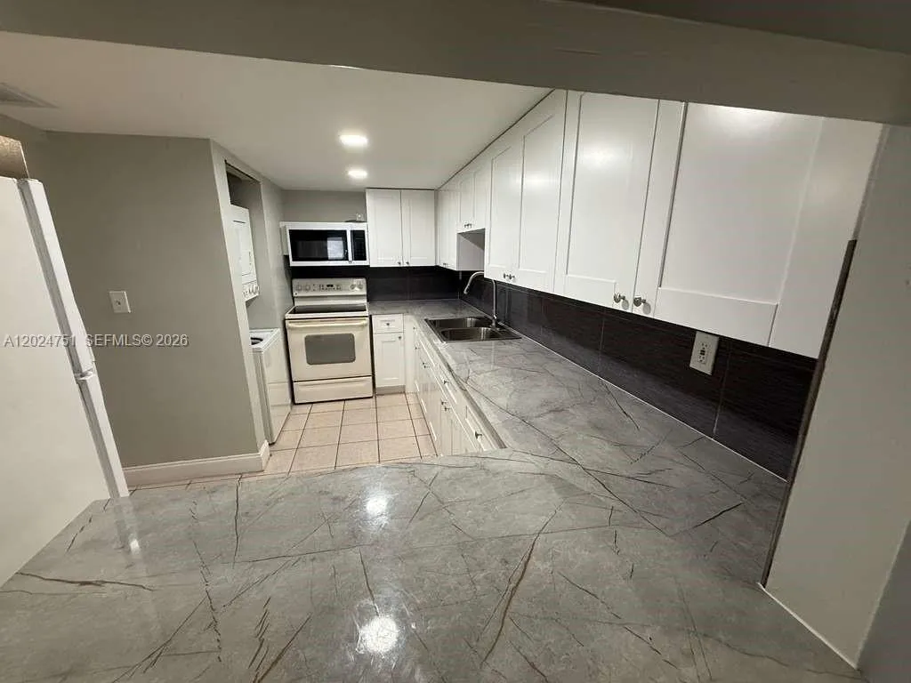 10000 NW 80th Ct # 2345, Hialeah Gardens FL 33016