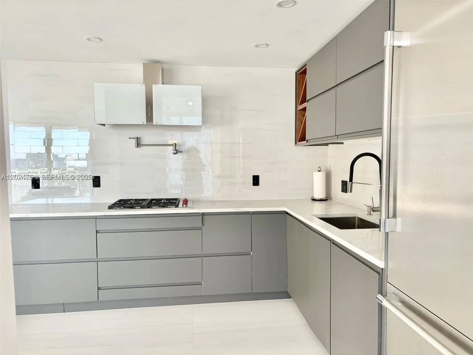 2030 S Ocean Dr # 806, Hallandale Beach FL 33009