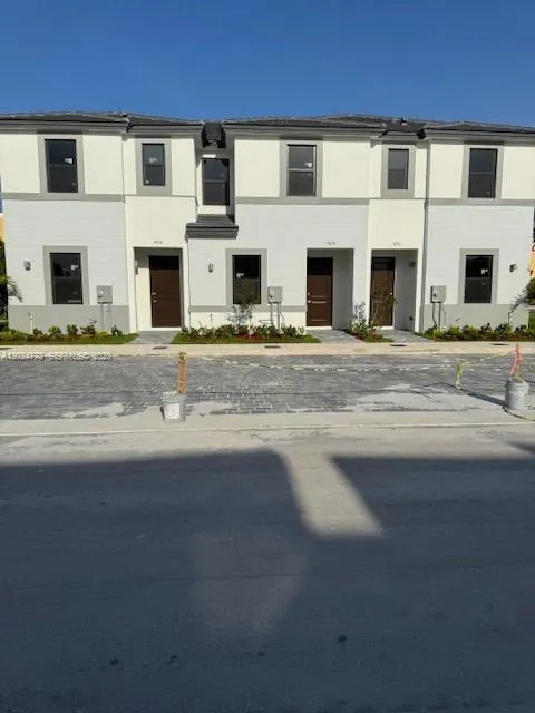 152 NW 10th Ter # D, Florida City FL 33034