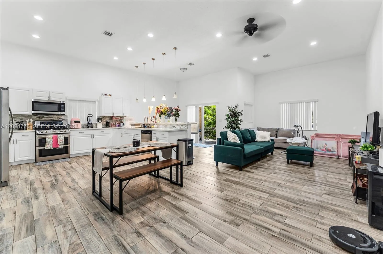 2804 Washington Dr, Fort Lauderdale FL 33311