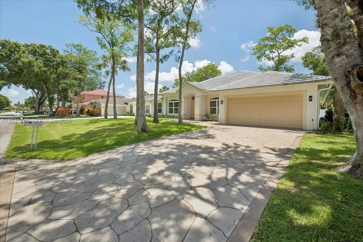 6508 NW 54th Ct, Lauderhill FL 33319