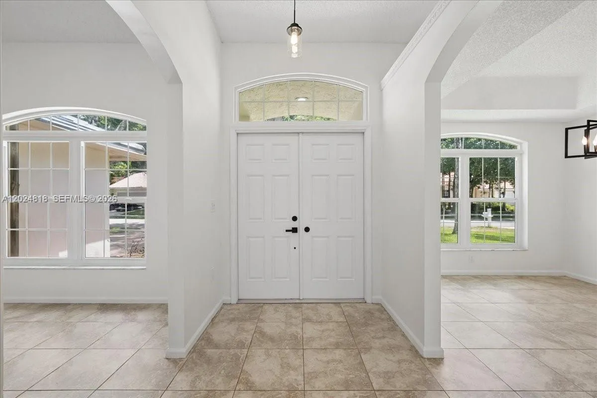 6508 NW 54th Ct, Lauderhill FL 33319