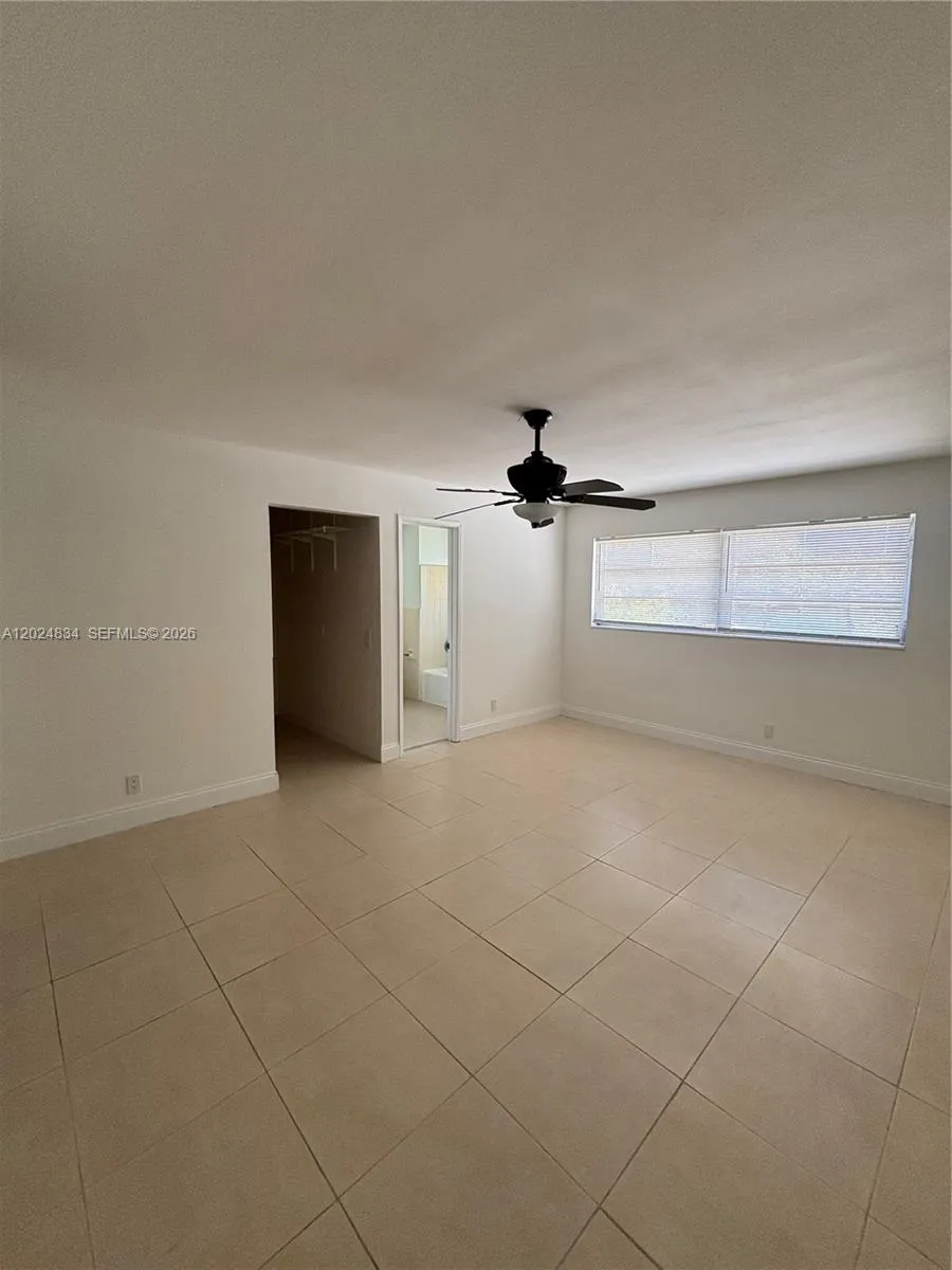 1040 Crystal Lake Dr # 2, Deerfield Beach FL 33064