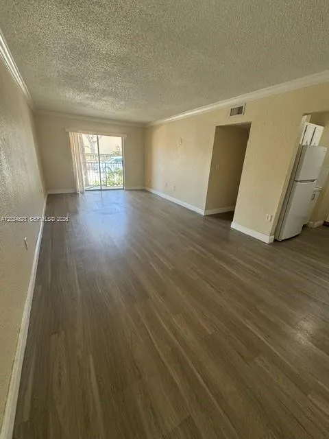 525 W 69th St # 101, Hialeah FL 33014