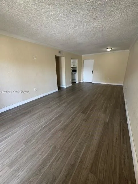 525 W 69th St # 101, Hialeah FL 33014