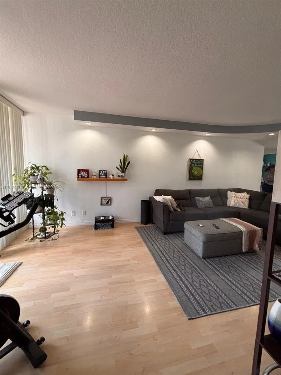 8411 Forest Hills Dr # 308, Coral Springs FL 33065