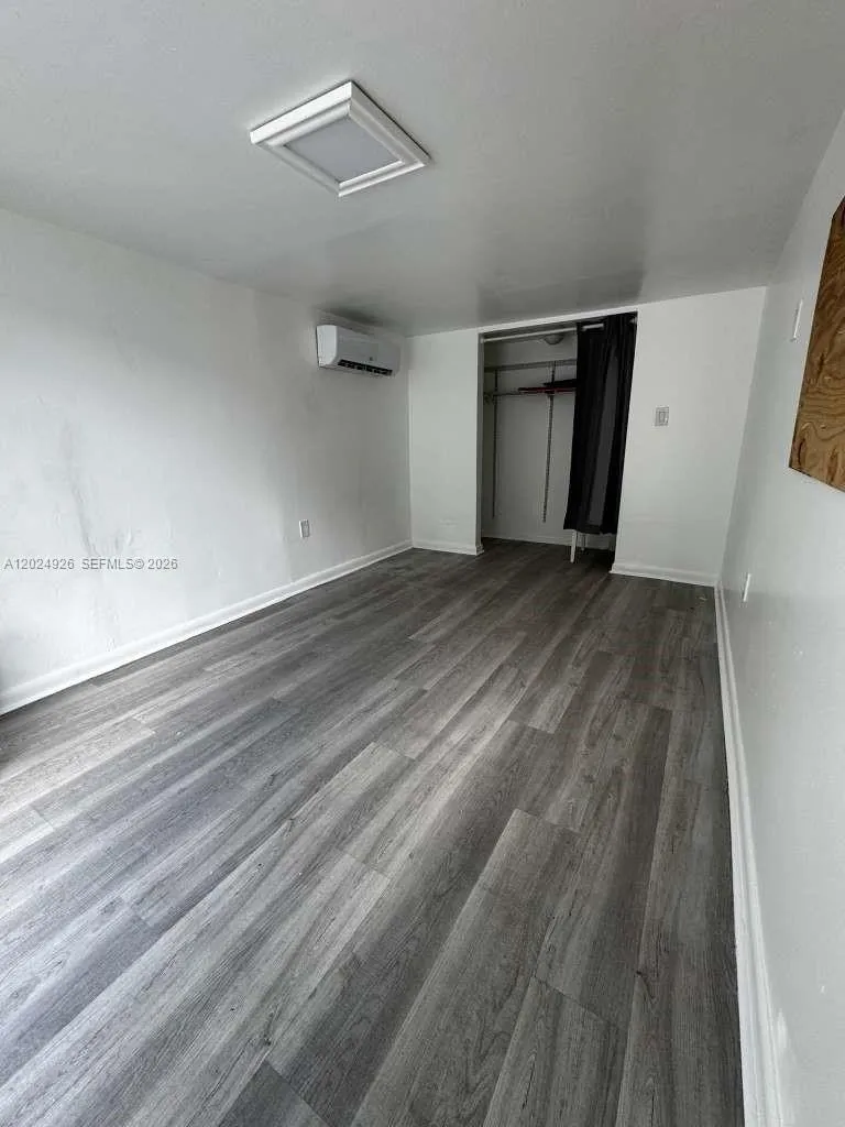 1121 NW 40th St # 3, Miami FL 33127