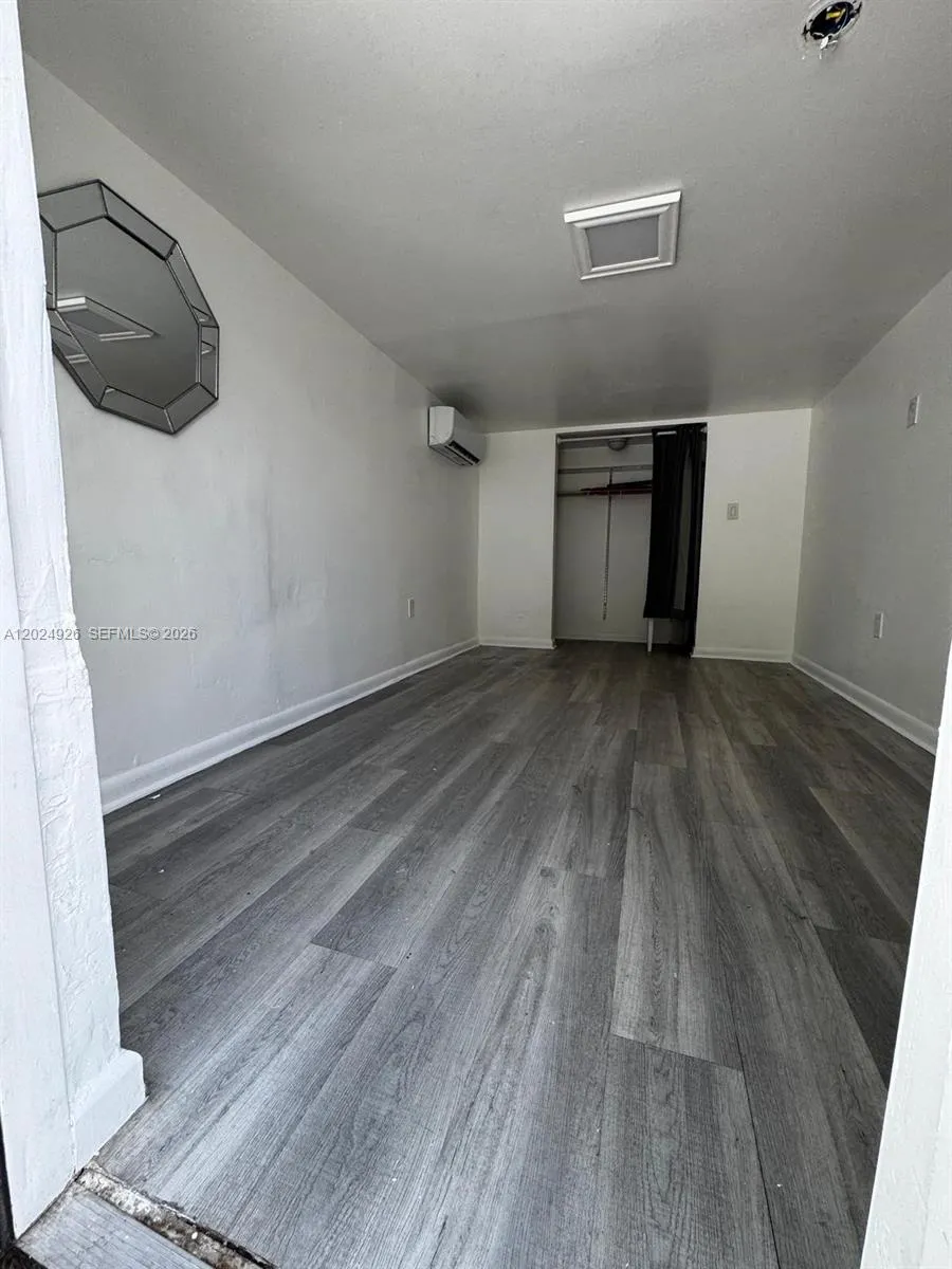 1121 NW 40th St # 3, Miami FL 33127