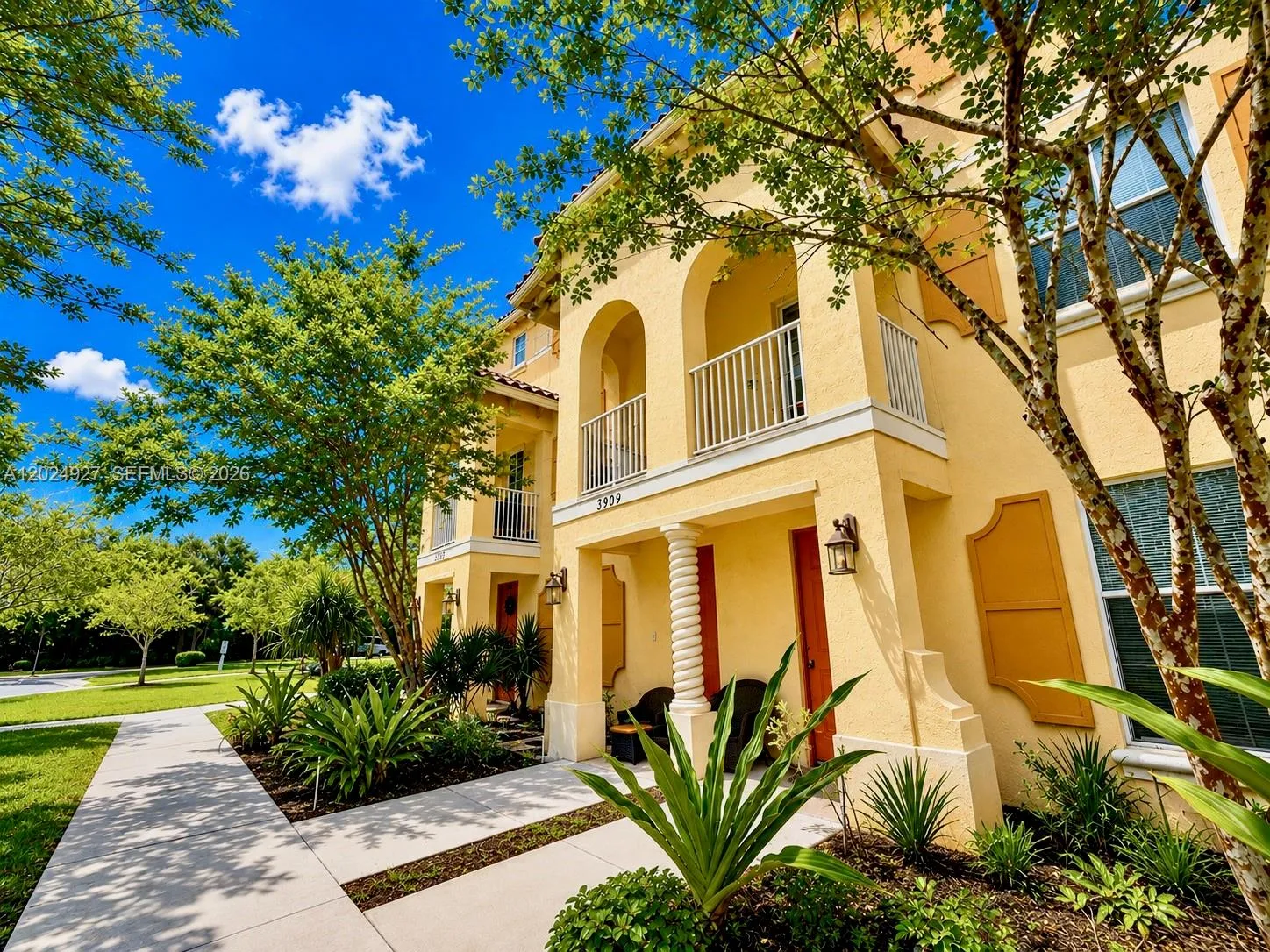 3909 White Peacock Ln, Coconut Creek FL 33073