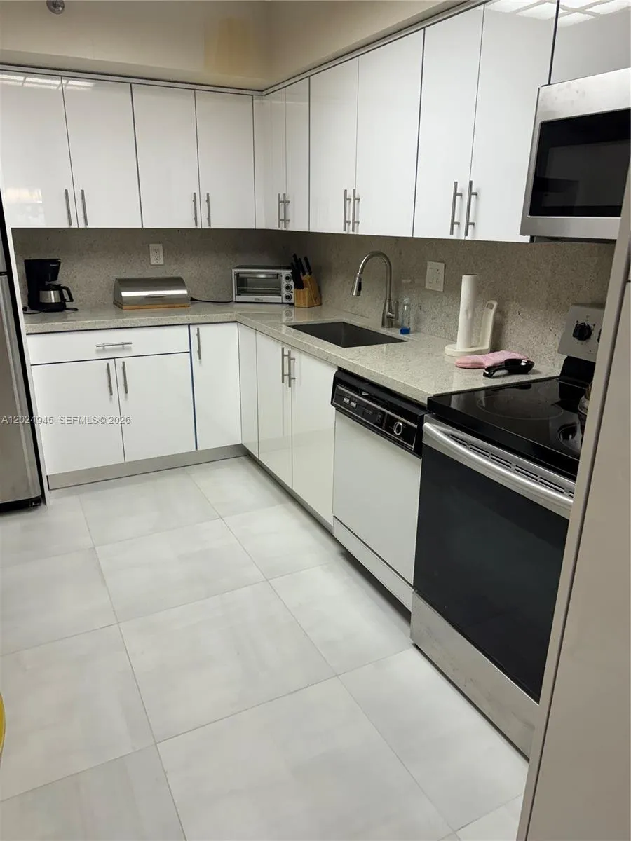 3600 Mystic Pointe Dr # 208, Aventura FL 33180