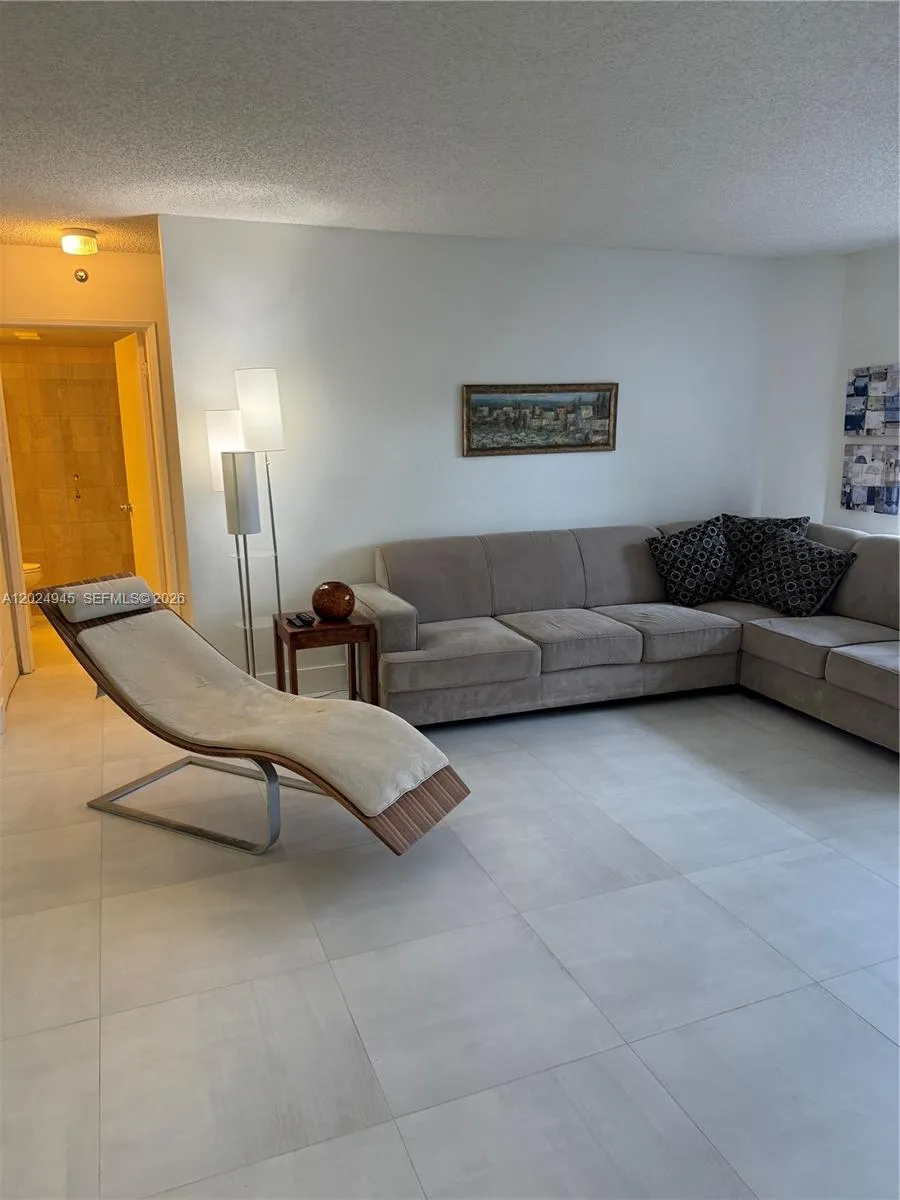 3600 Mystic Pointe Dr # 208, Aventura FL 33180