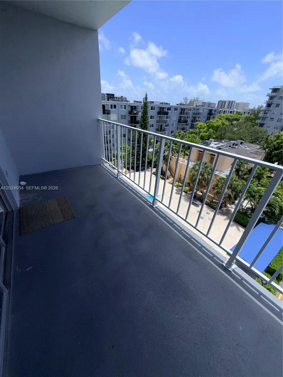 1470 NE 125th Ter # 605, North Miami FL 33161