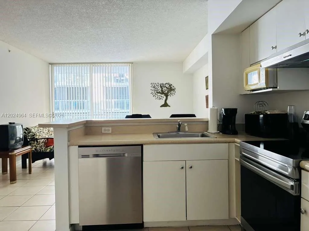 5085 NW 7th St # 909, Miami FL 33126