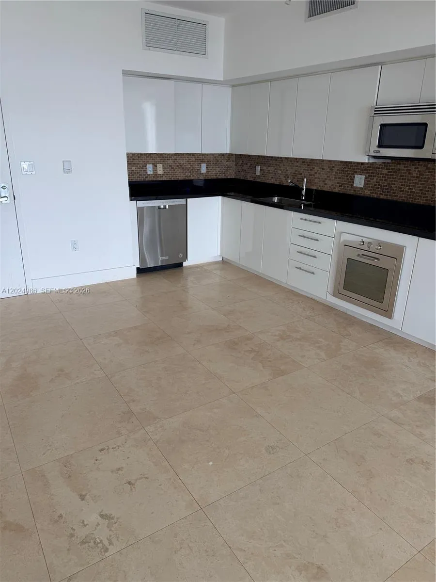 92 SW 3rd St # 3909, Miami FL 33130
