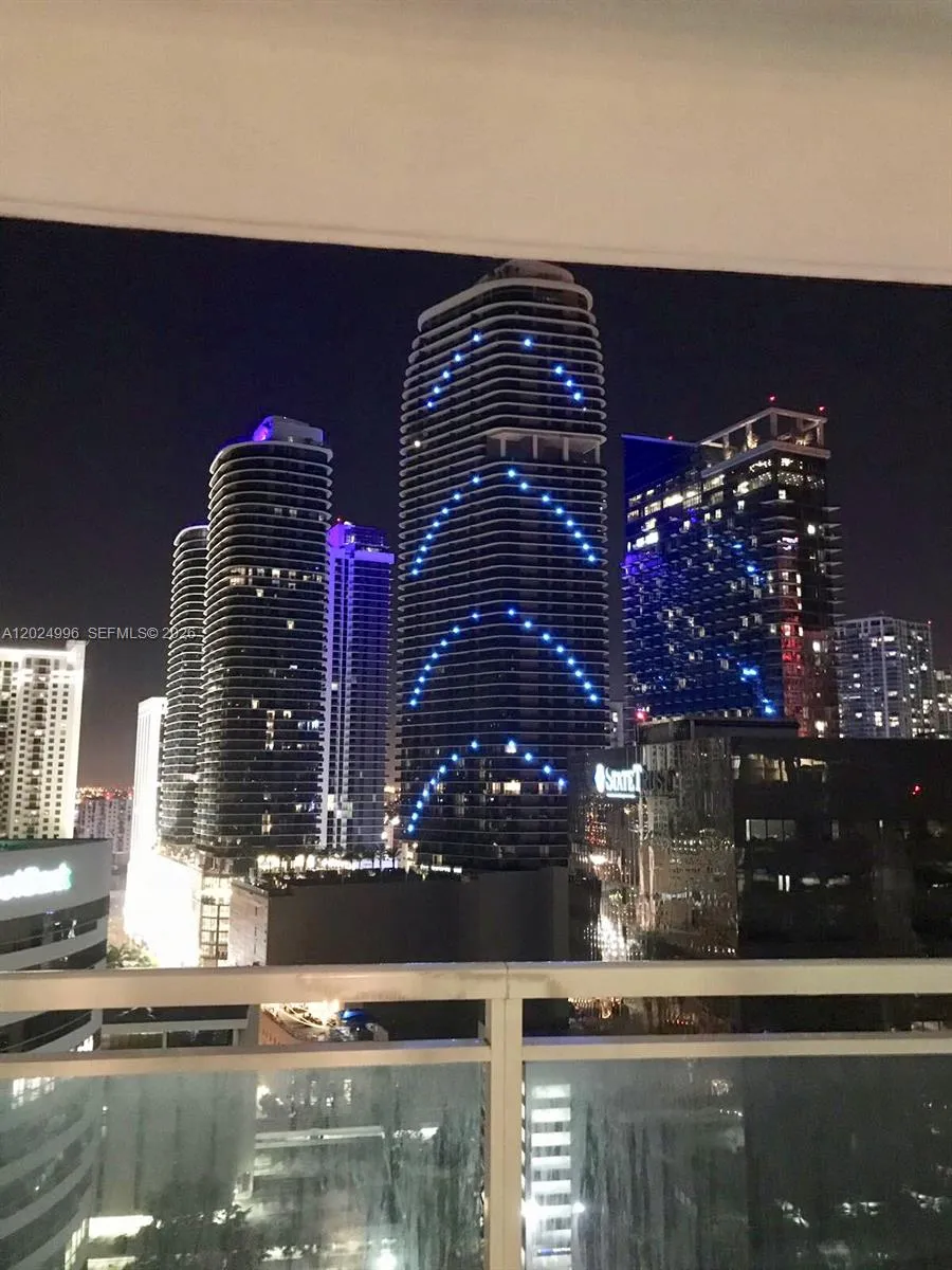 950 Brickell Bay Dr # 2000, Miami FL 33131