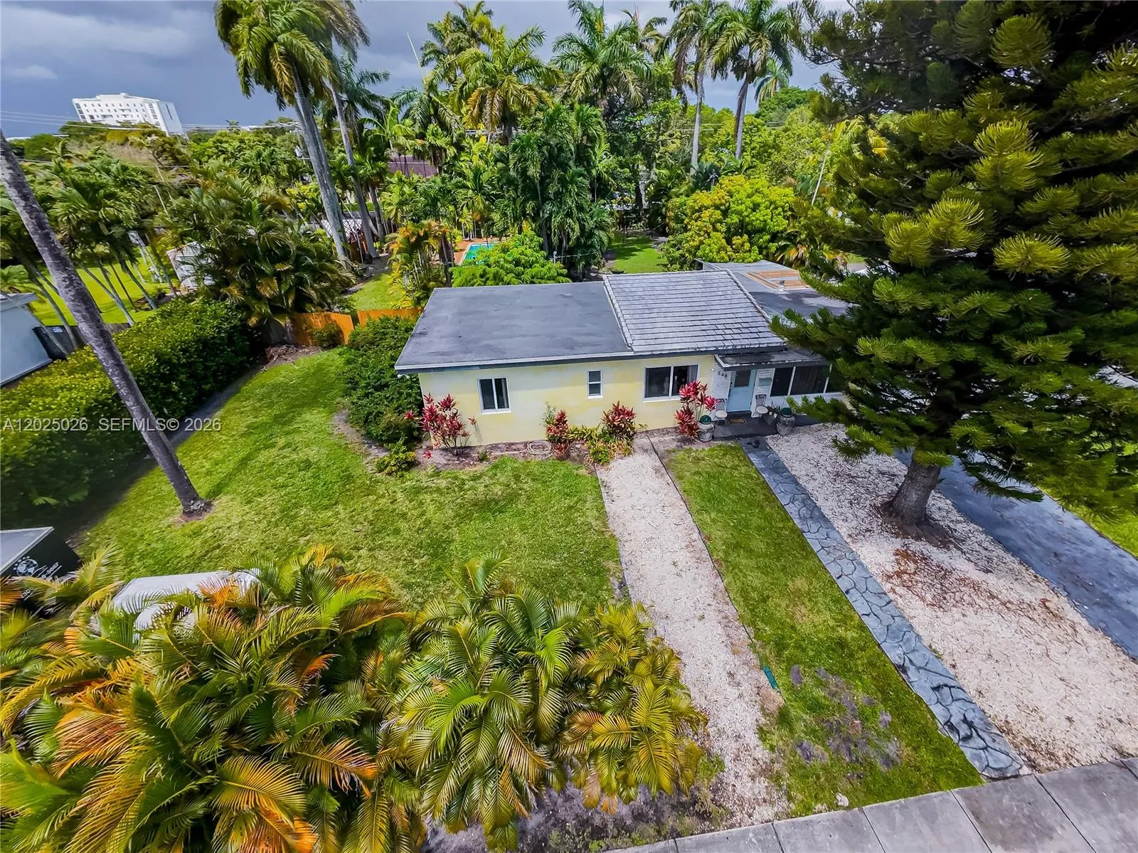 548 East Dr, Miami Springs FL 33166