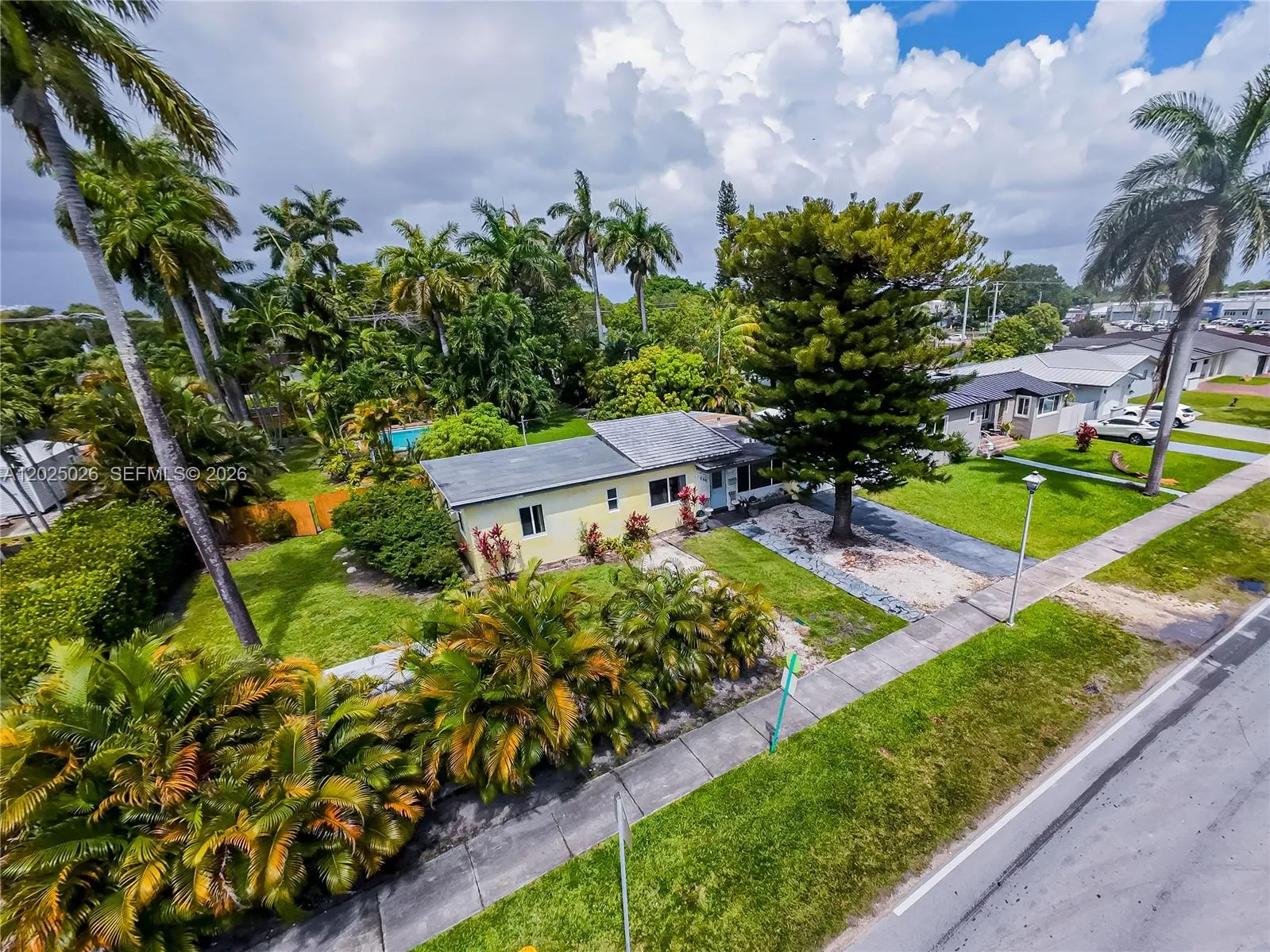 548 East Dr, Miami Springs FL 33166