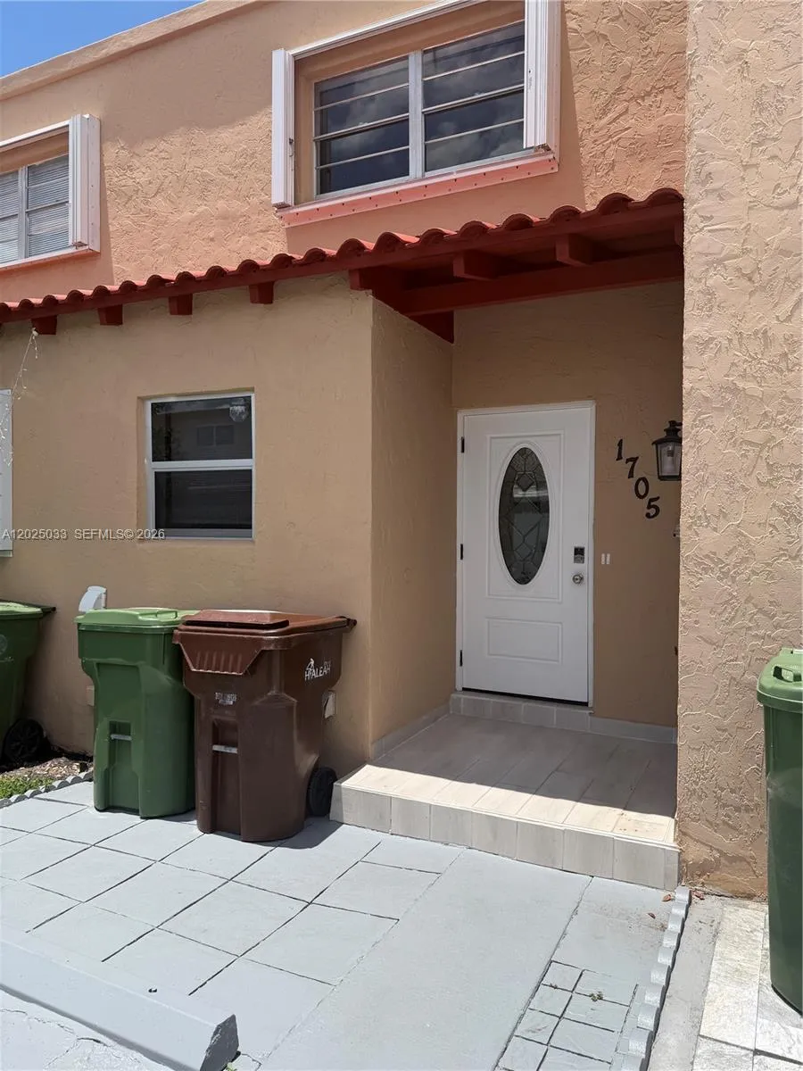 1705 W 57th St # 506, Hialeah FL 33012