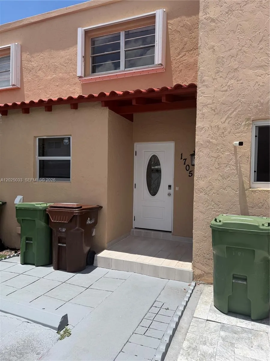 1705 W 57th St # 506, Hialeah FL 33012