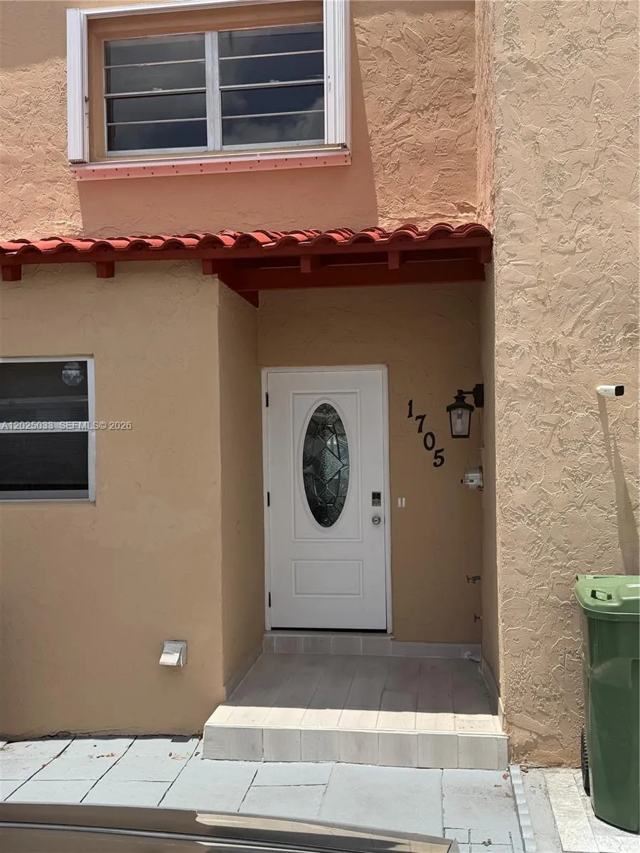 1705 W 57th St # 506, Hialeah FL 33012