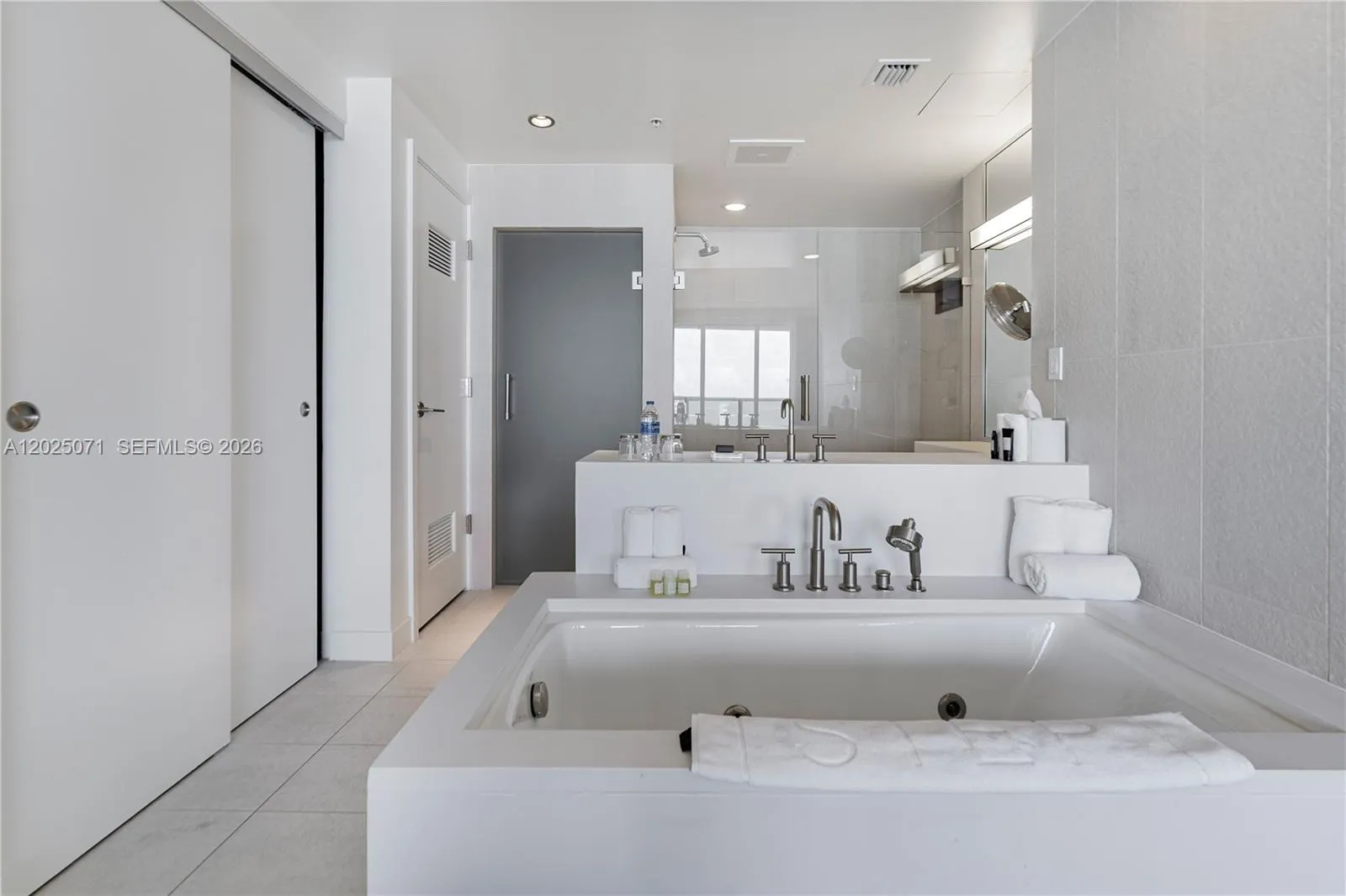 3101 Bayshore Dr # 1402, Fort Lauderdale FL 33304