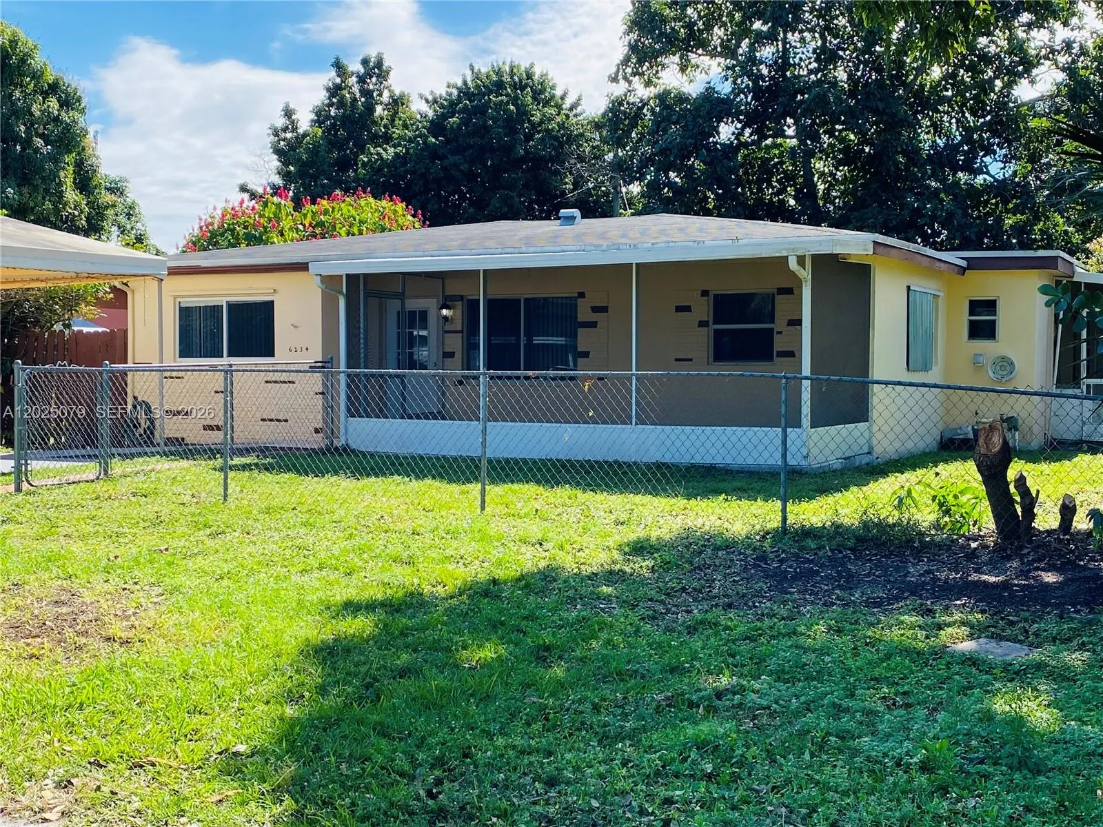 6234 Hayes St, Hollywood FL 33024