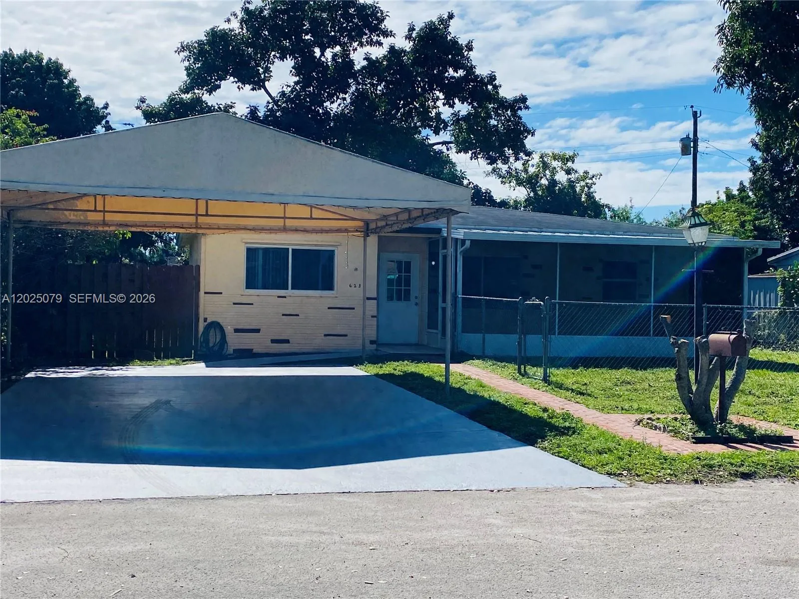 6234 Hayes St, Hollywood FL 33024