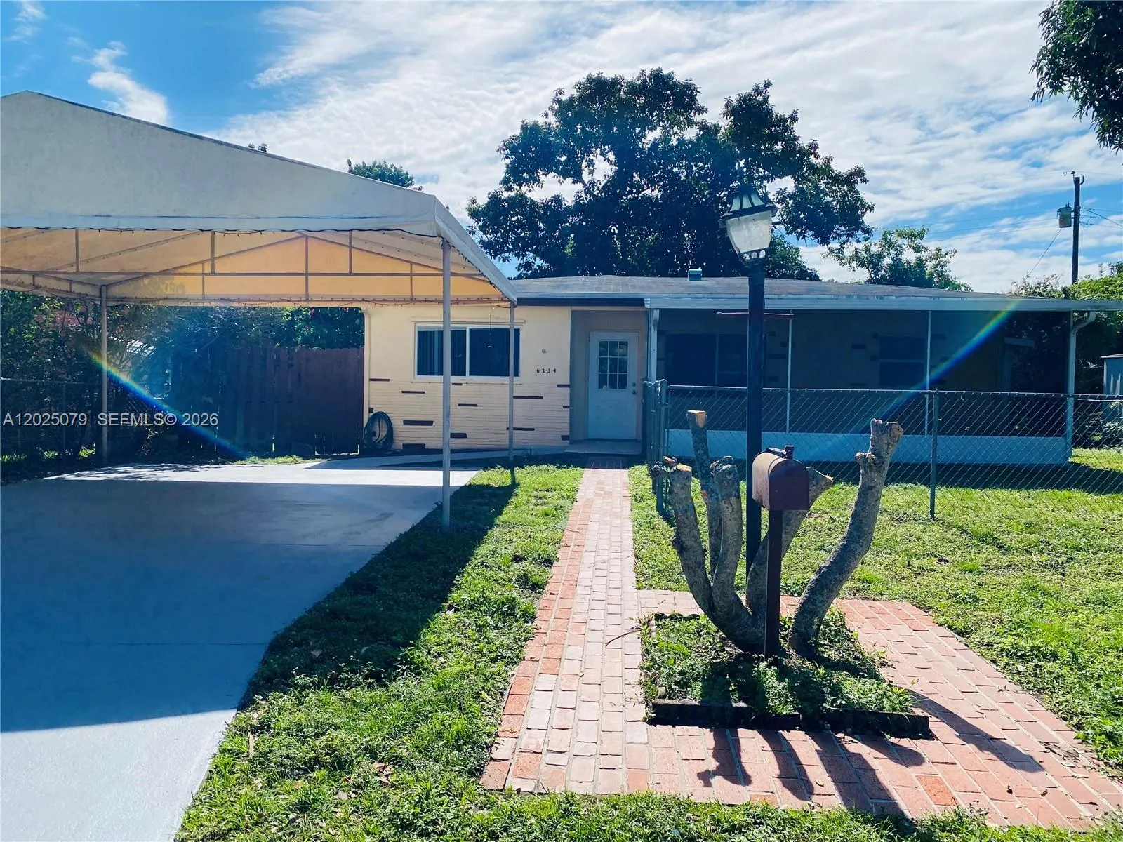 6234 Hayes St, Hollywood FL 33024